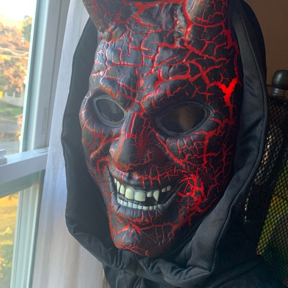 Demons light up mask - Picture 4 of 6